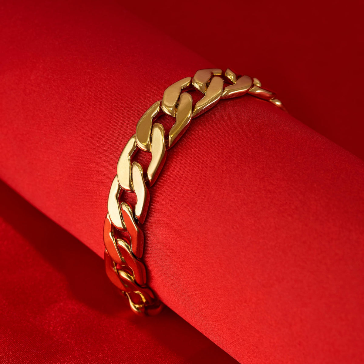 Premium 18K Gold-Plated Cuban Link Bracelet – Luxury Stainless Steel | Waterproof & Tarnish Resistant