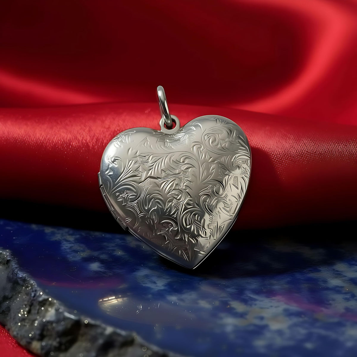 UNCLE LOL Vintage Silver Heart Locket Necklace – Engraved Photo Pendant for Women