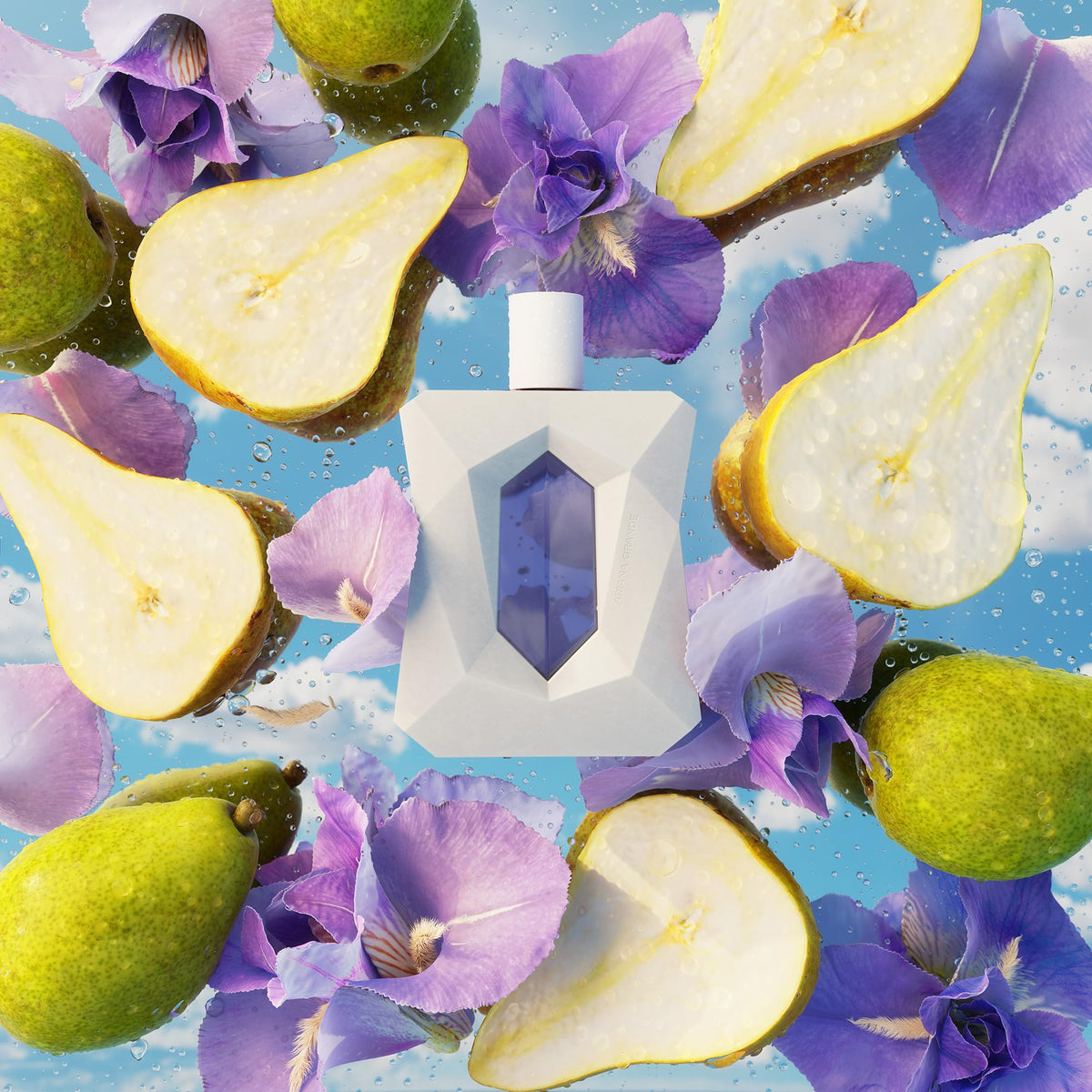 Ariana Grande God is a Woman Eau de Parfum – Fruity Musk Fragrance for Women – Women's Perfume with Notes of Orris, Pear, Vanilla & Cedarwood