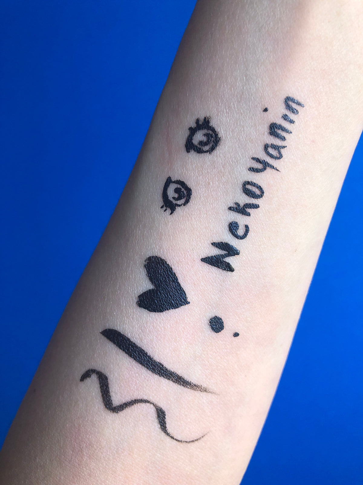 Gamer Girl Adhesive Eyeliner